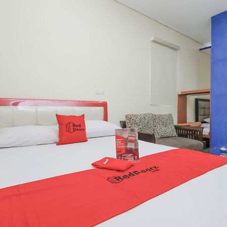 Reddoorz Plus @ Jalan Pemuda Yakarta Exterior foto