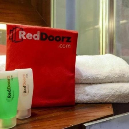 Reddoorz Plus @ Jalan Pemuda Yakarta Exterior foto