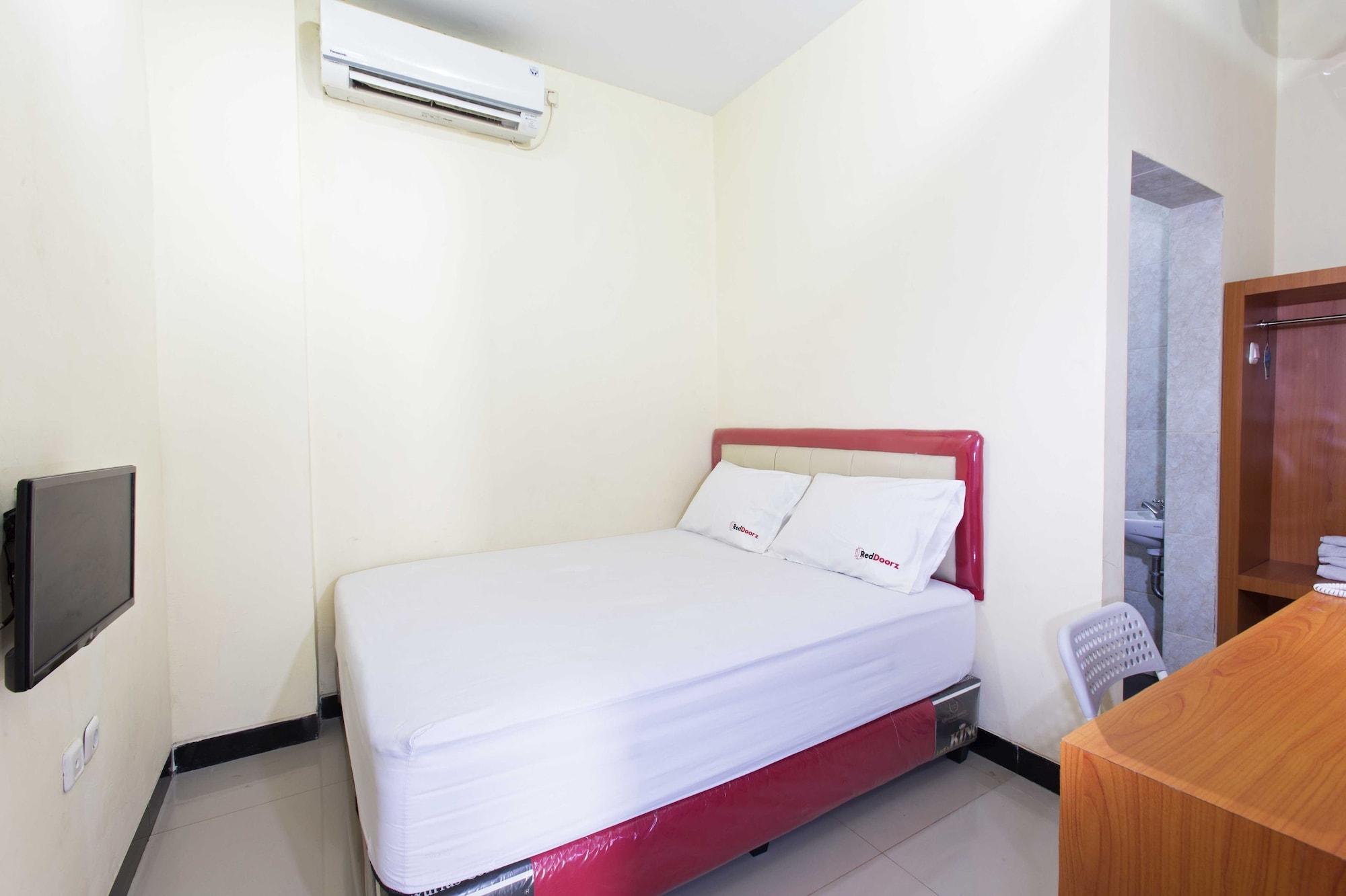 Reddoorz Plus @ Jalan Pemuda Yakarta Exterior foto