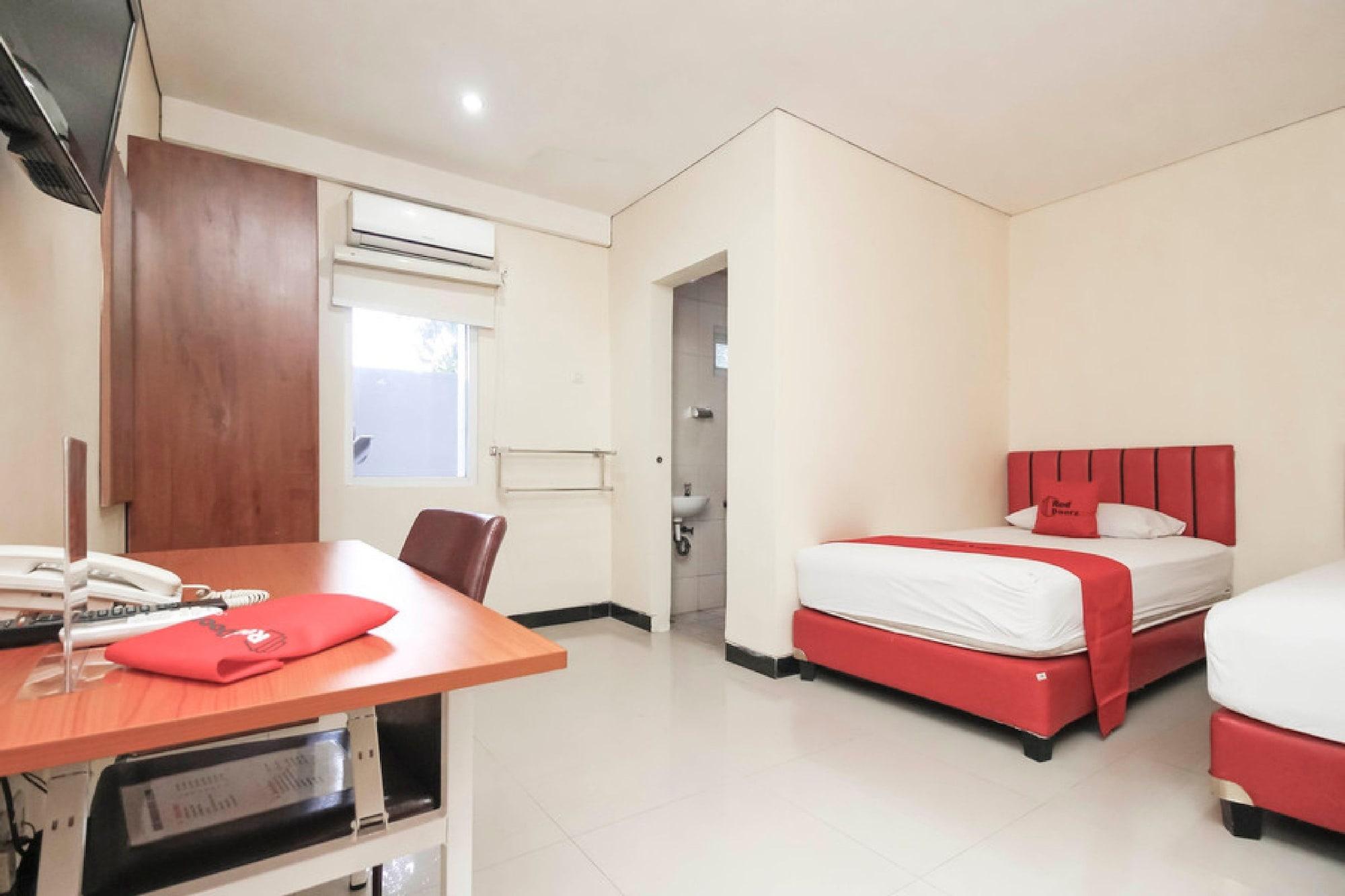 Reddoorz Plus @ Jalan Pemuda Yakarta Exterior foto