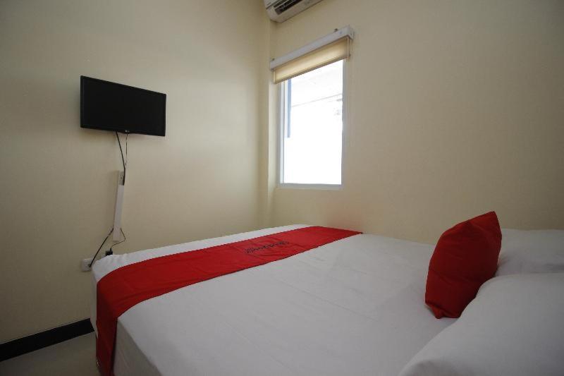 Reddoorz Plus @ Jalan Pemuda Yakarta Habitación foto