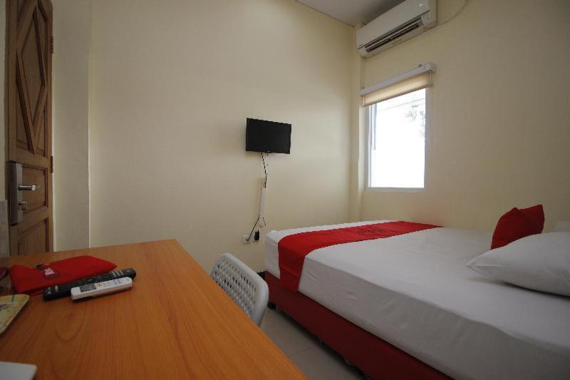 Reddoorz Plus @ Jalan Pemuda Yakarta Habitación foto